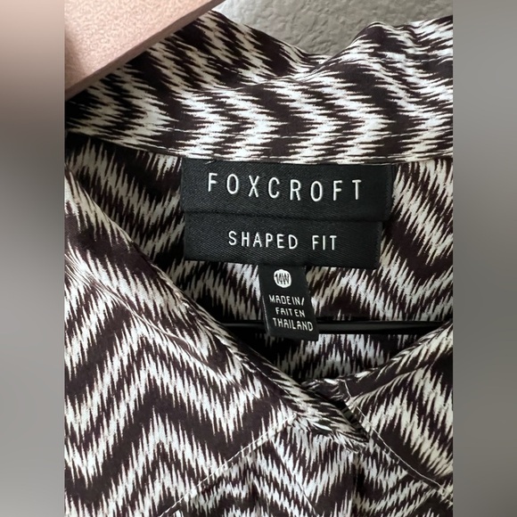 Foxcroft Button Down Shirt Women's 14W Shaped Fit Chevron Ikat Silky Brown Top - Picture 2 of 7